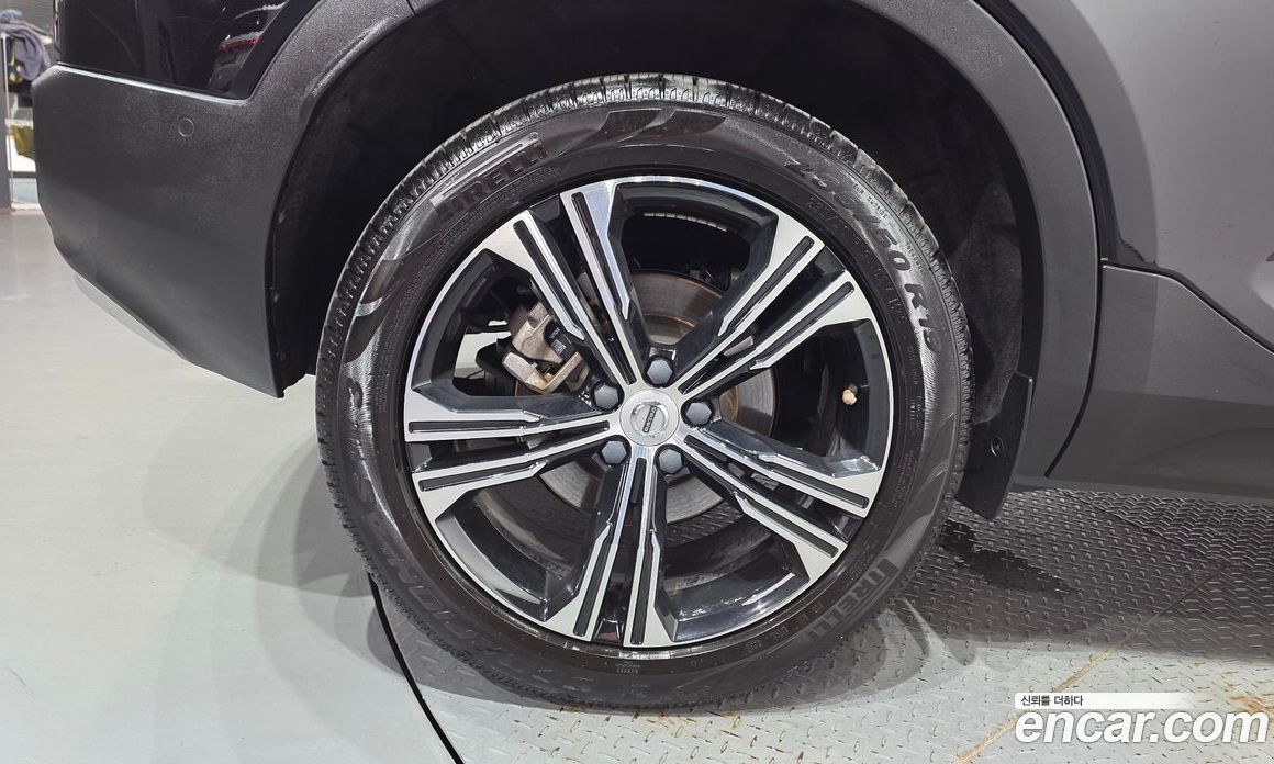 Volvo XC40 фото 5