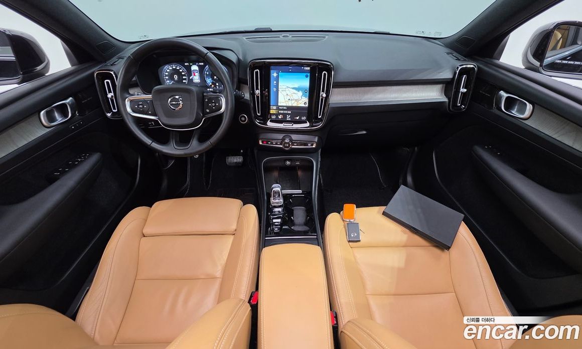 Volvo XC40 фото 7