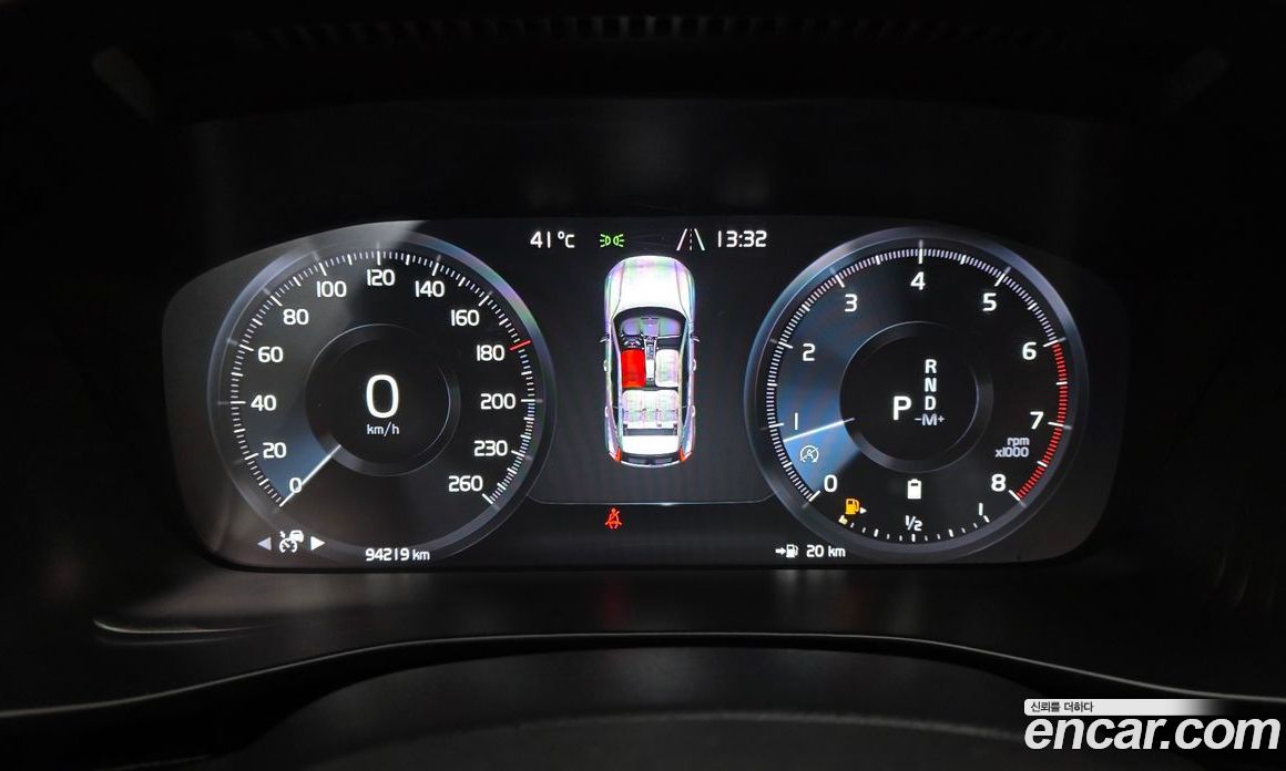 Volvo XC40 фото 8