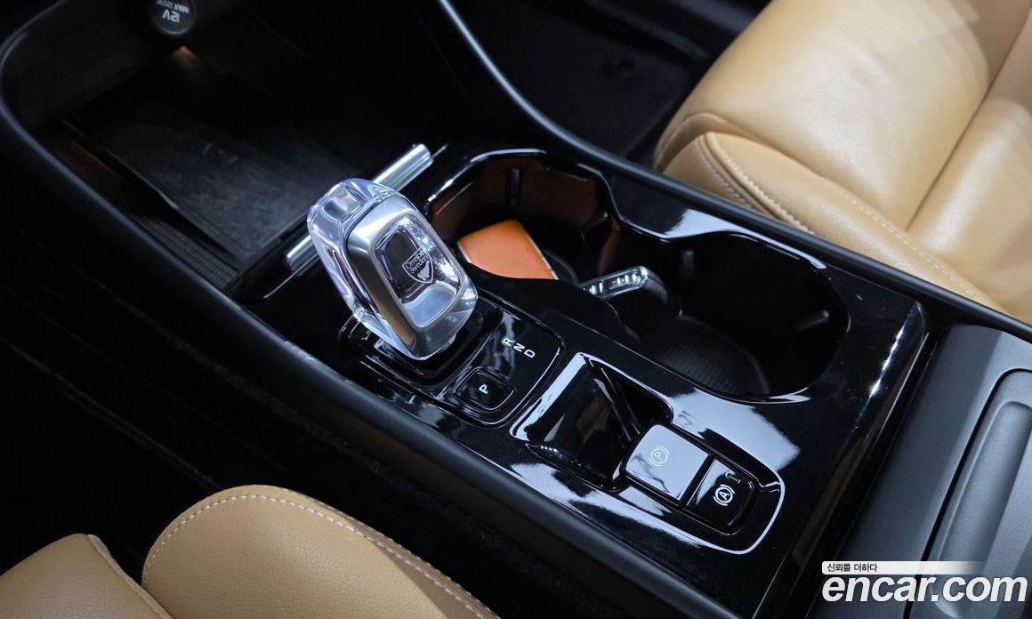Volvo XC40 фото 9