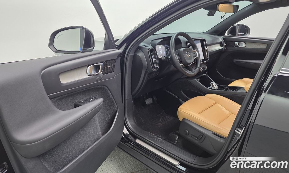 Volvo XC40 фото 10