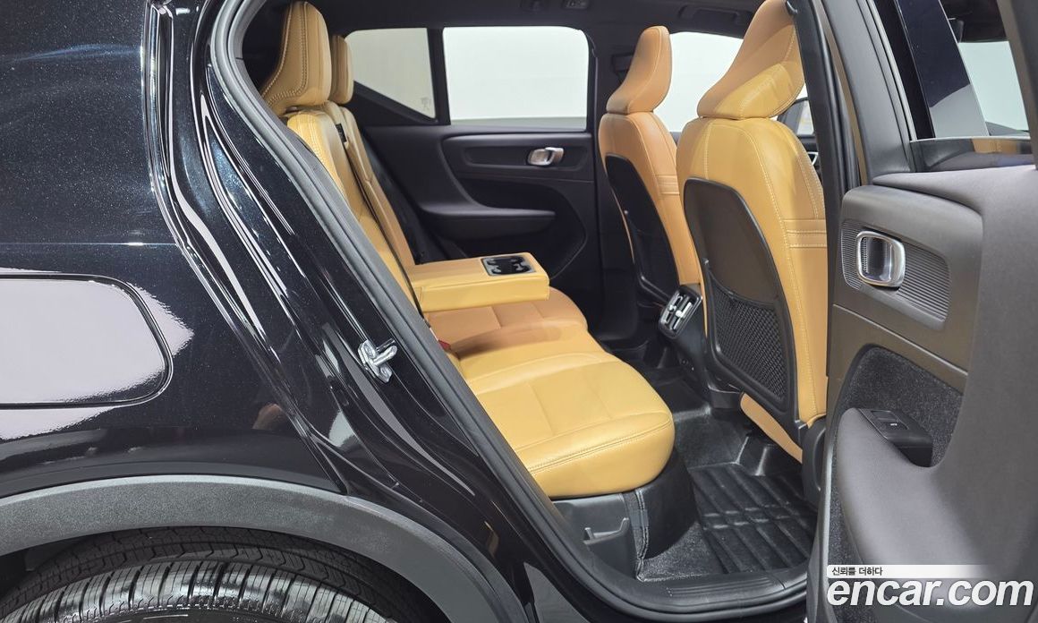 Volvo XC40 фото 11