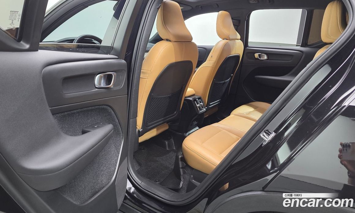 Volvo XC40 фото 12