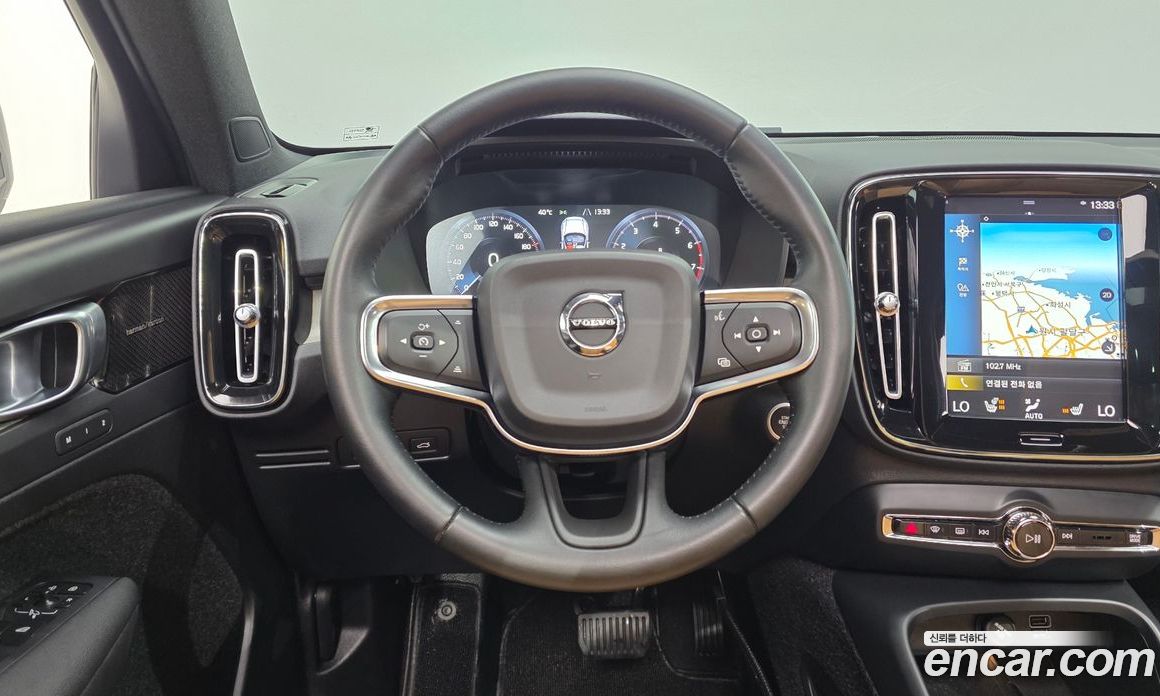 Volvo XC40 фото 14