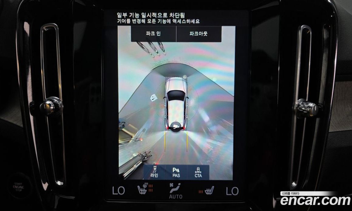 Volvo XC40 фото 15