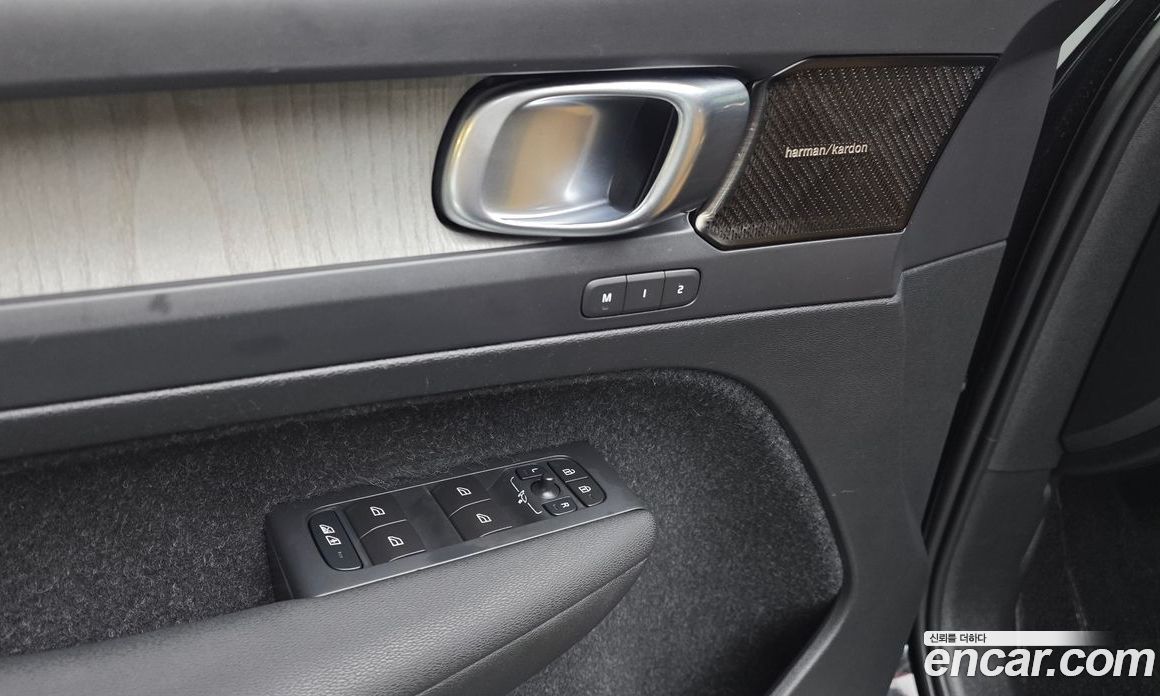 Volvo XC40 фото 20