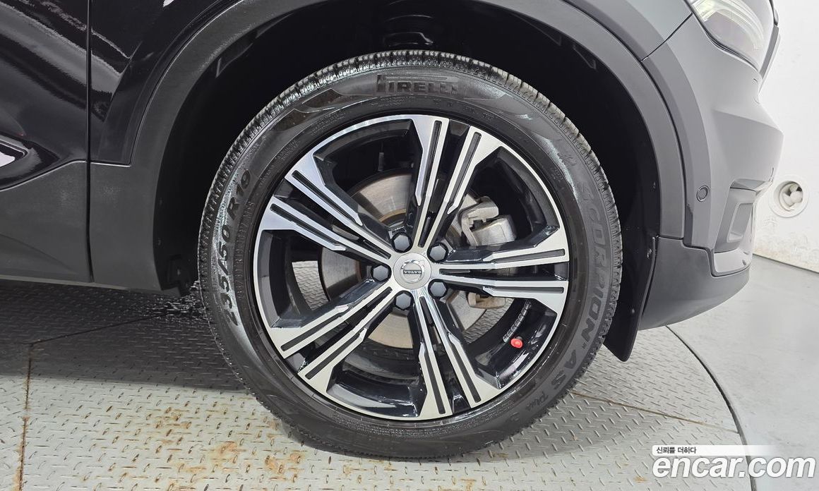 Volvo XC40 фото 21