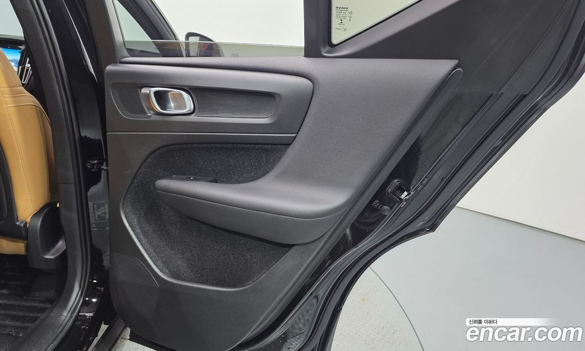 Volvo XC40 фото 25