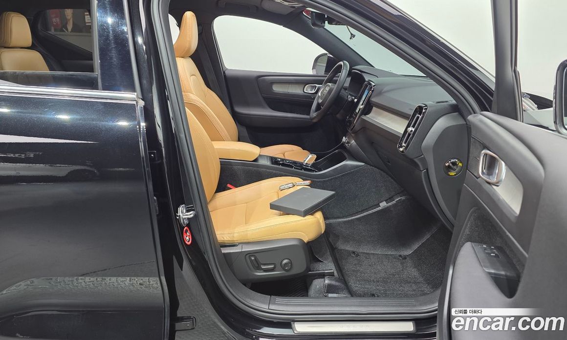 Volvo XC40 фото 26