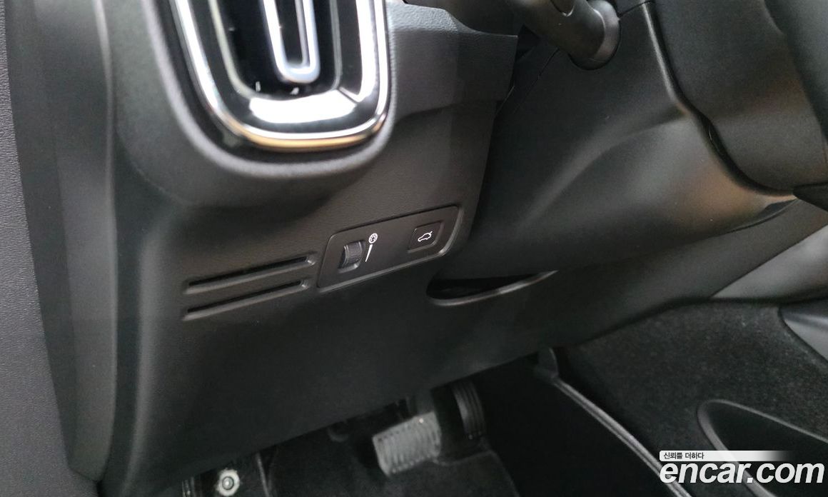Volvo XC40 фото 28