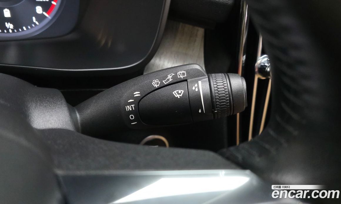 Volvo XC40 фото 30