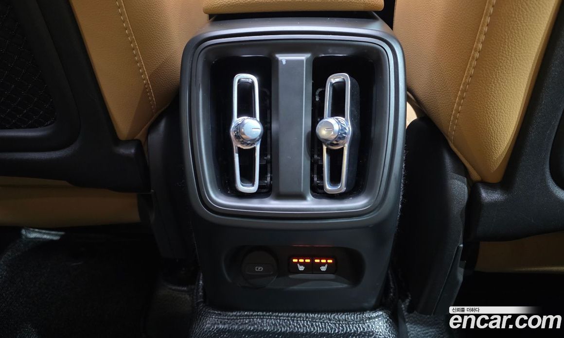 Volvo XC40 фото 36