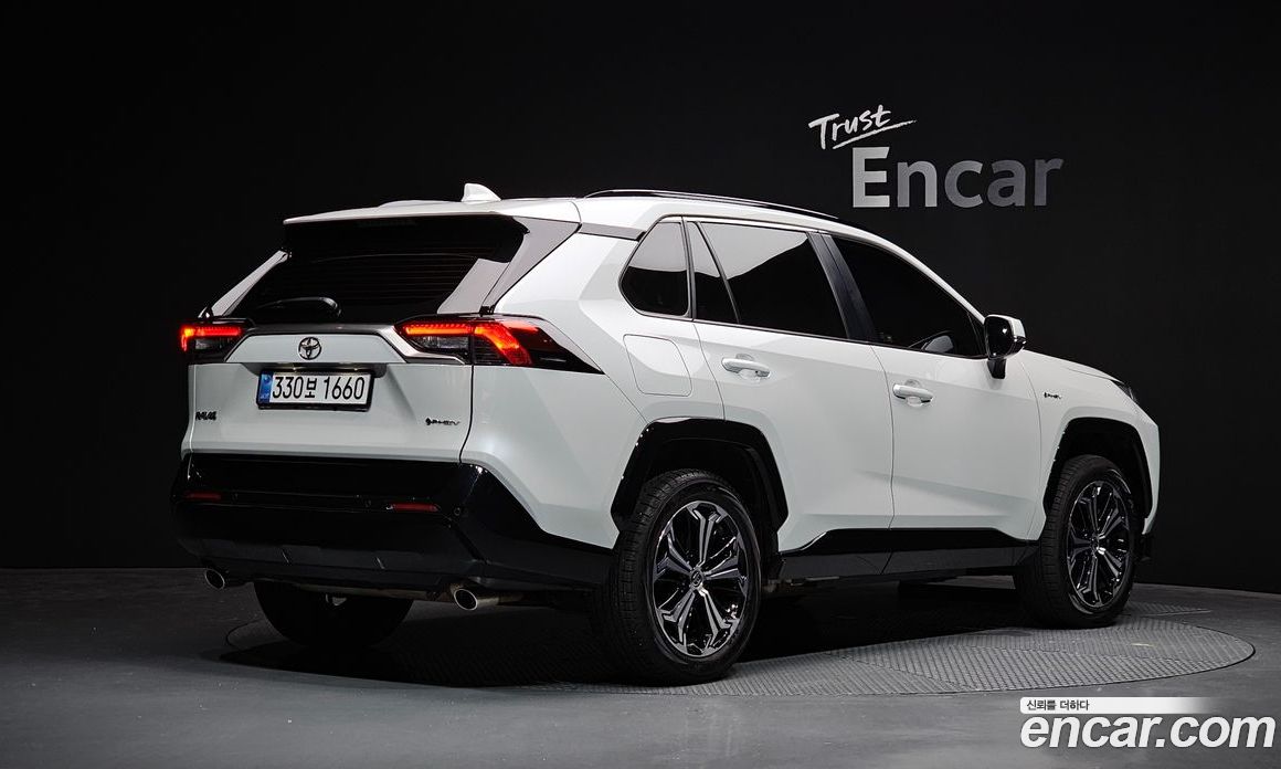 Toyota RAV4 5th Gen фото 2