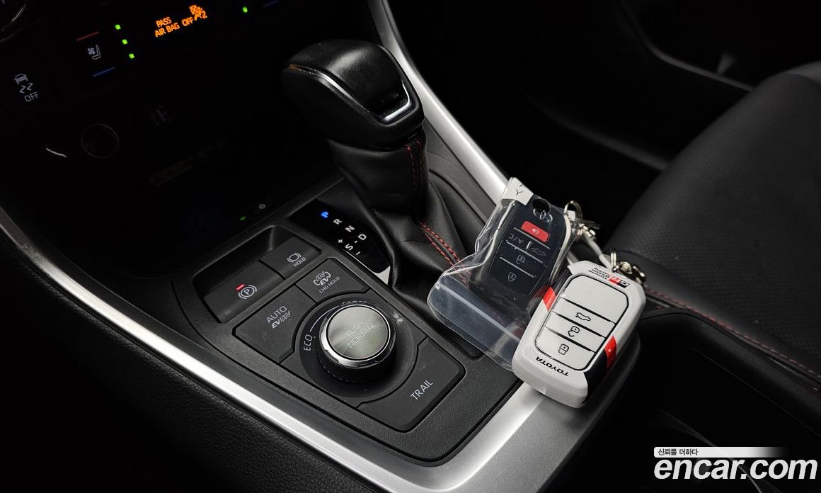 Toyota RAV4 5th Gen фото 9