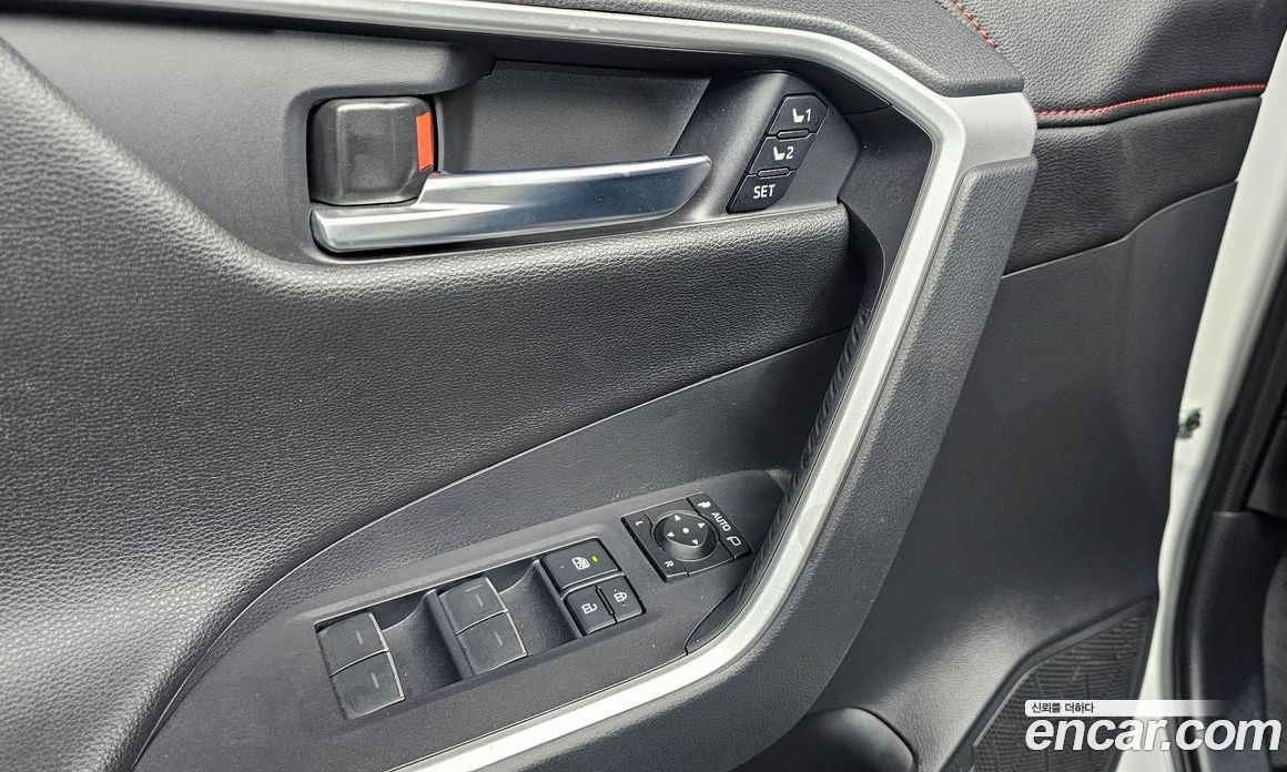 Toyota RAV4 5th Gen фото 20