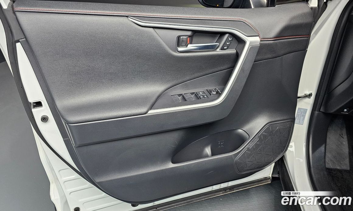 Toyota RAV4 5th Gen фото 24