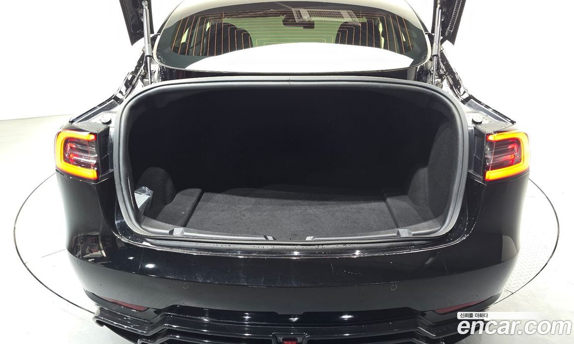 Tesla Model 3 фото 17
