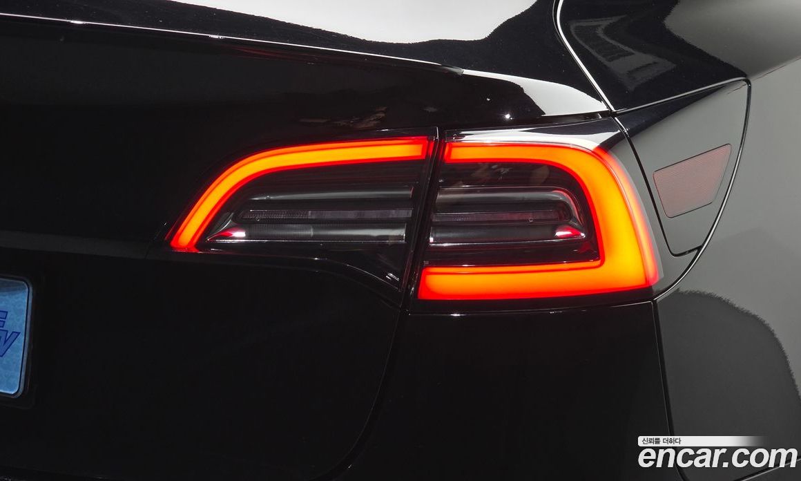 Tesla Model 3 фото 23