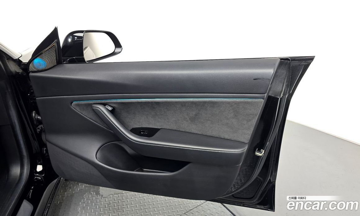 Tesla Model 3 фото 24