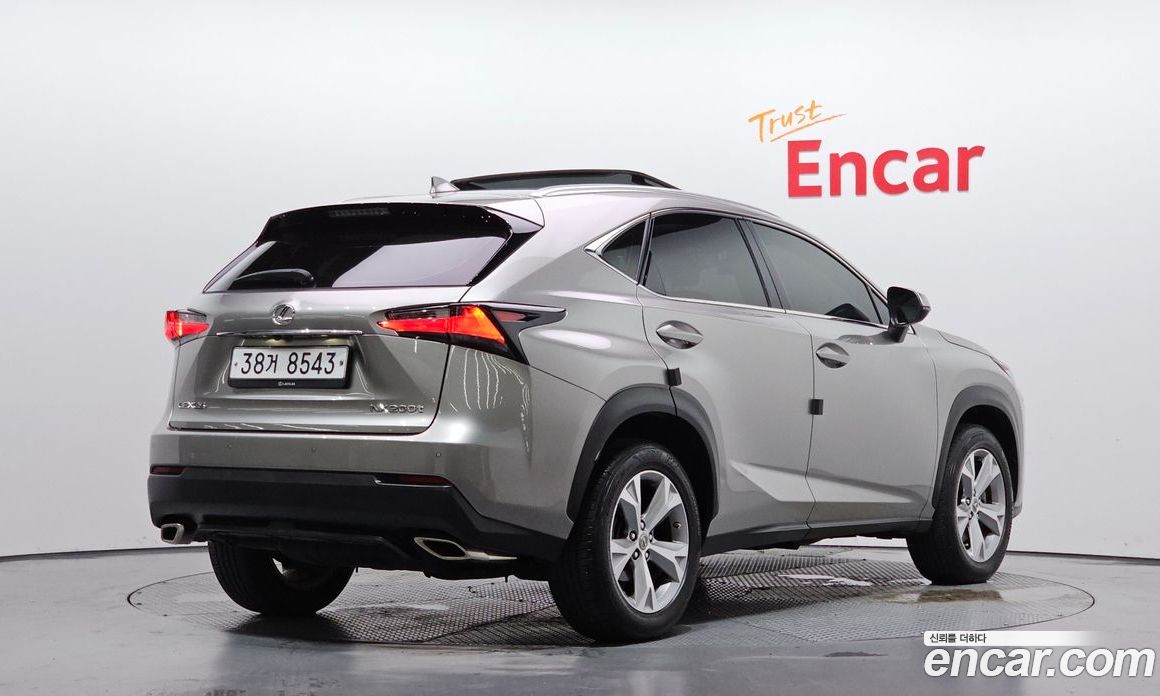 Lexus NX200t фото 2