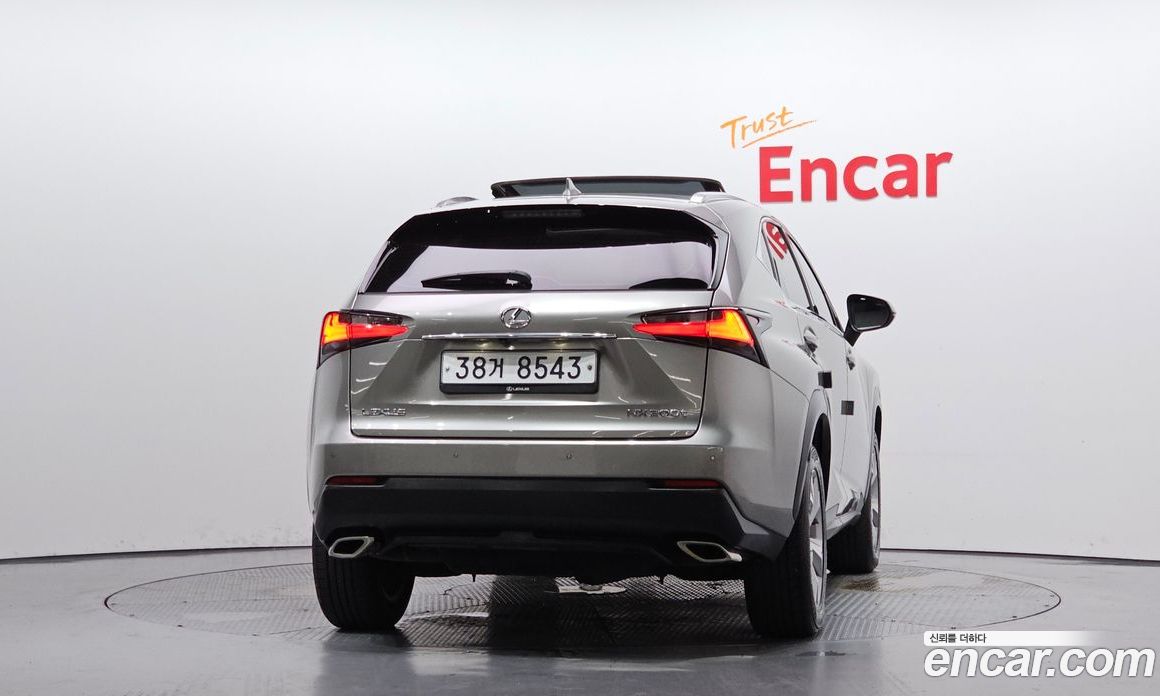 Lexus NX200t фото 4
