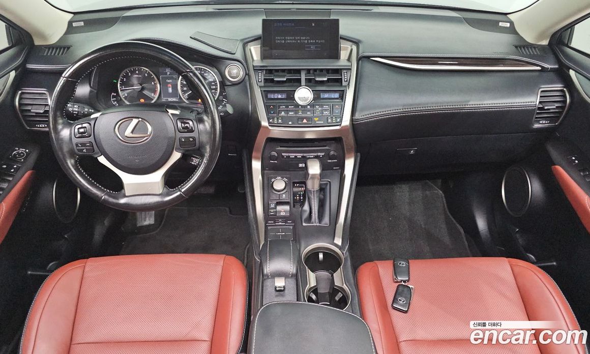 Lexus NX200t фото 7