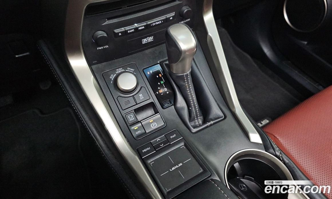 Lexus NX200t фото 9