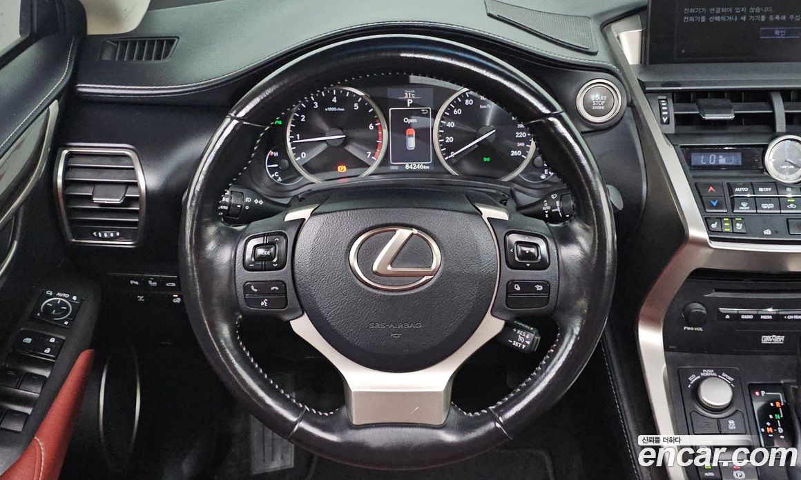 Lexus NX200t фото 12