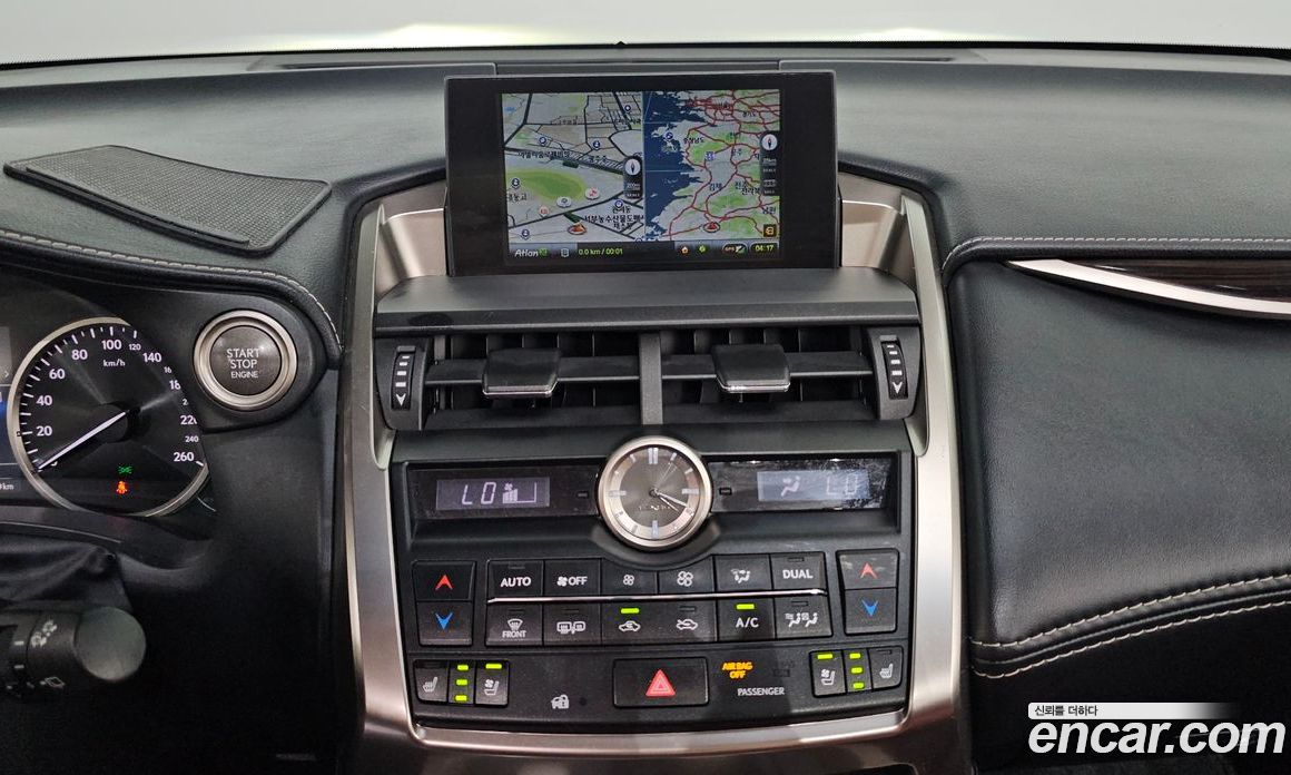 Lexus NX200t фото 13