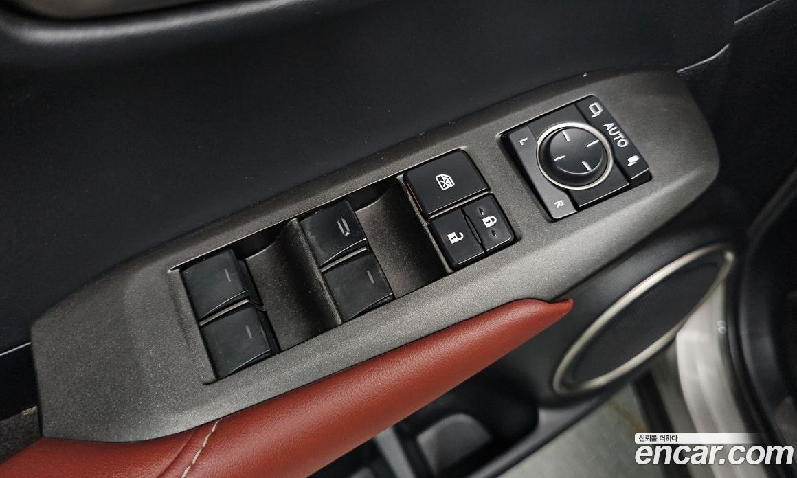 Lexus NX200t фото 15