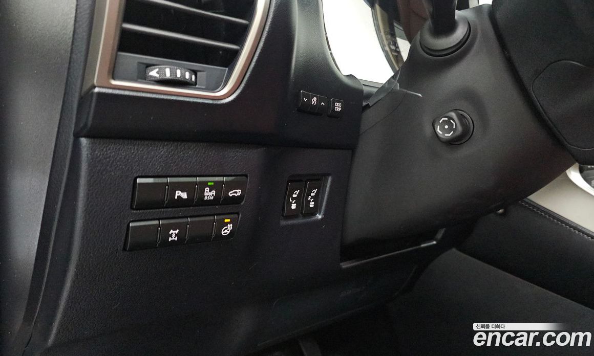Lexus NX200t фото 16