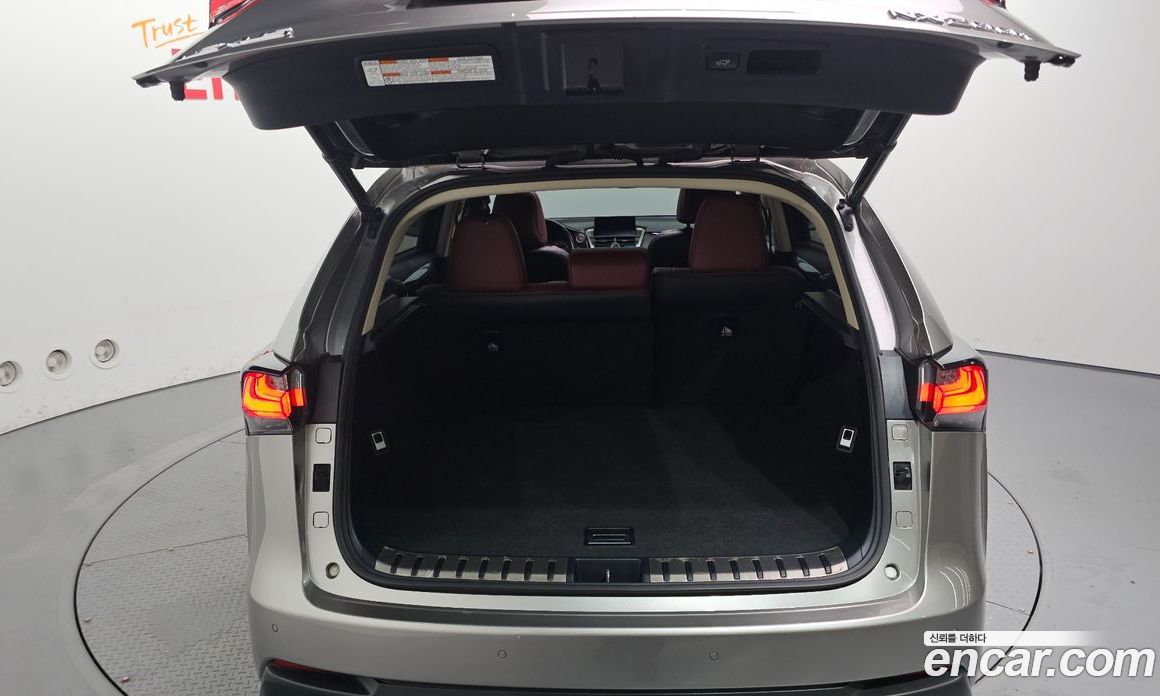 Lexus NX200t фото 20