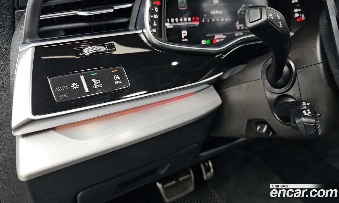 Audi Q8 (4M) фото 13