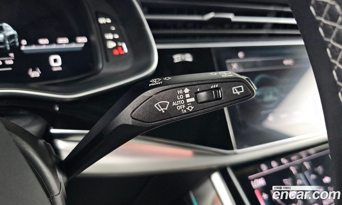 Audi Q8 (4M) фото 15