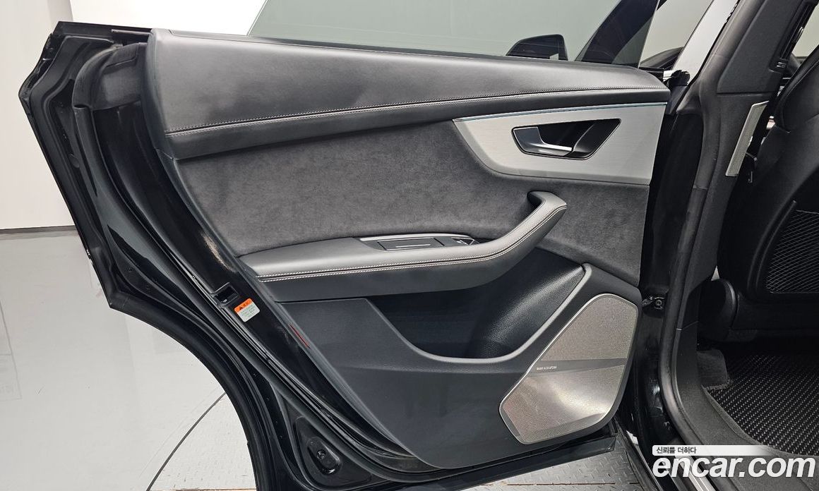 Audi Q8 (4M) фото 25