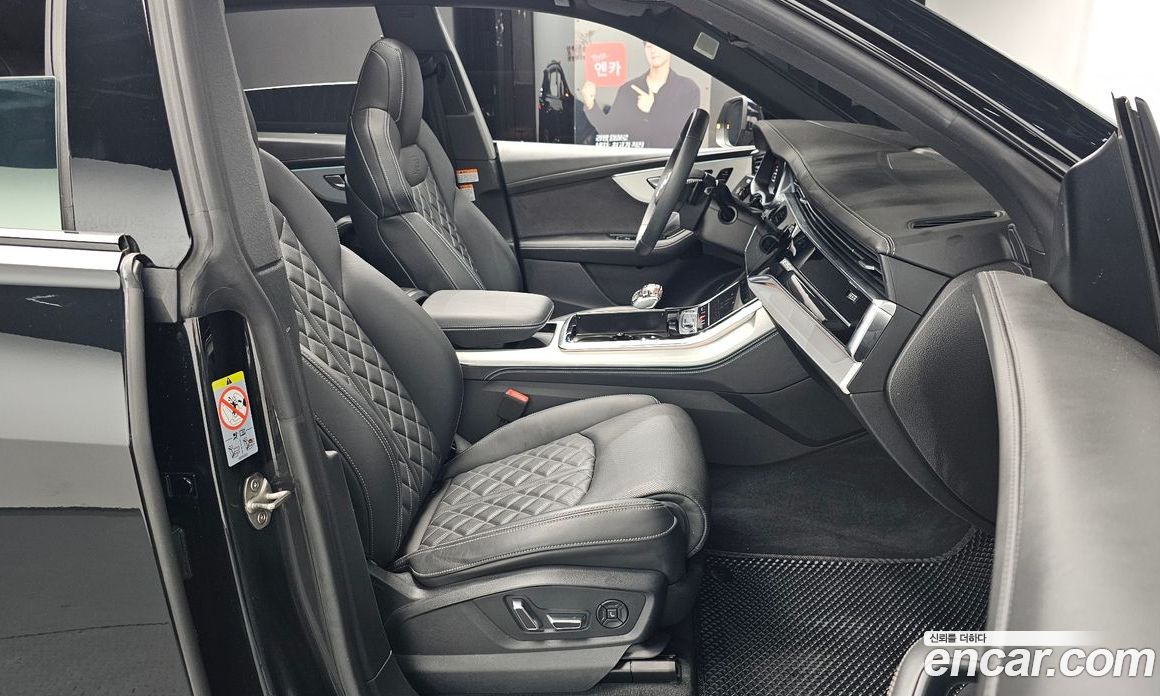 Audi Q8 (4M) фото 26
