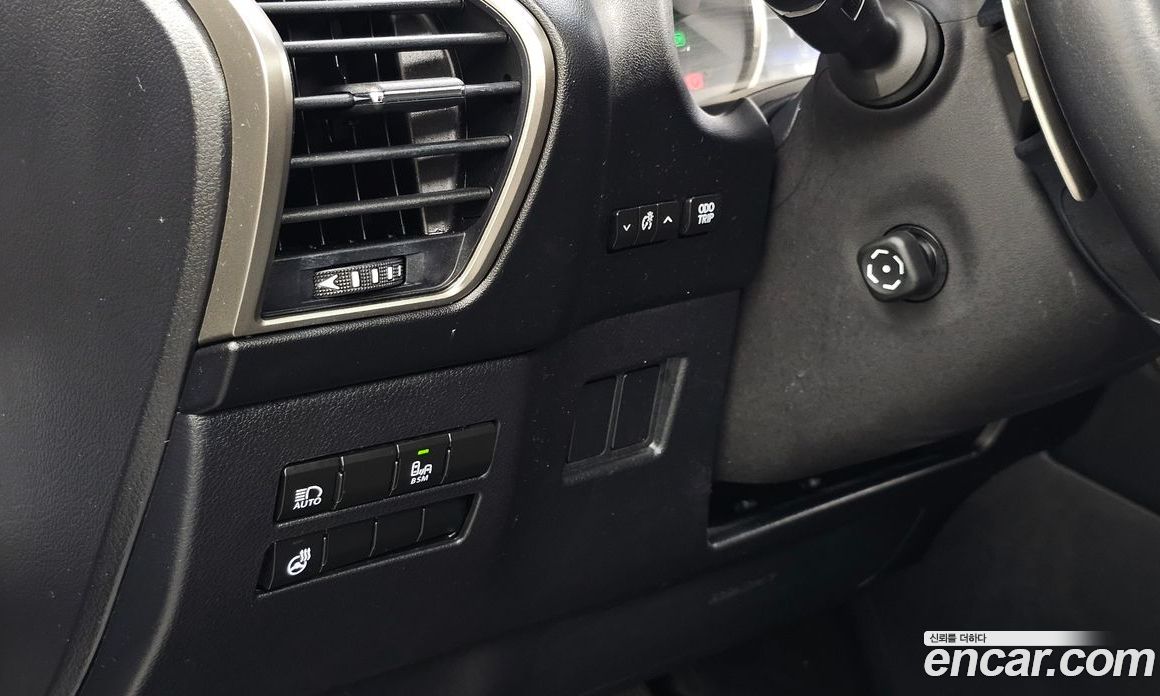 Lexus NX300h фото 18