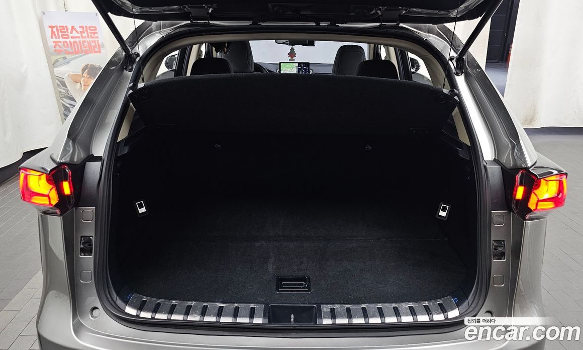 Lexus NX300h фото 20