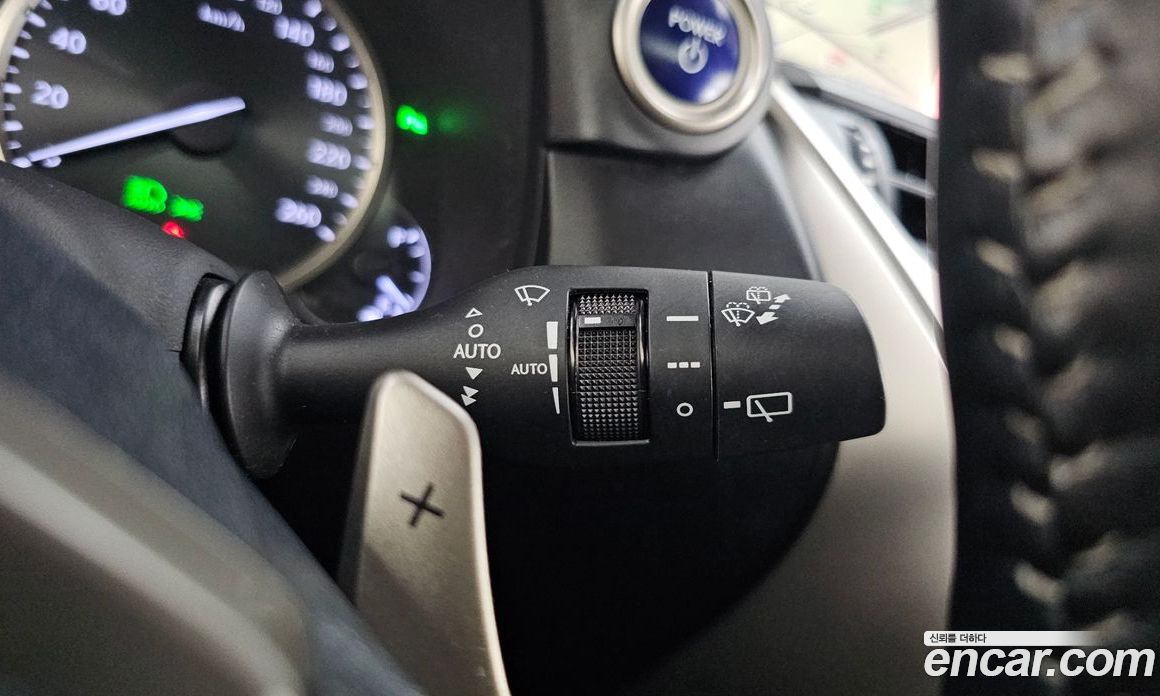 Lexus NX300h фото 30