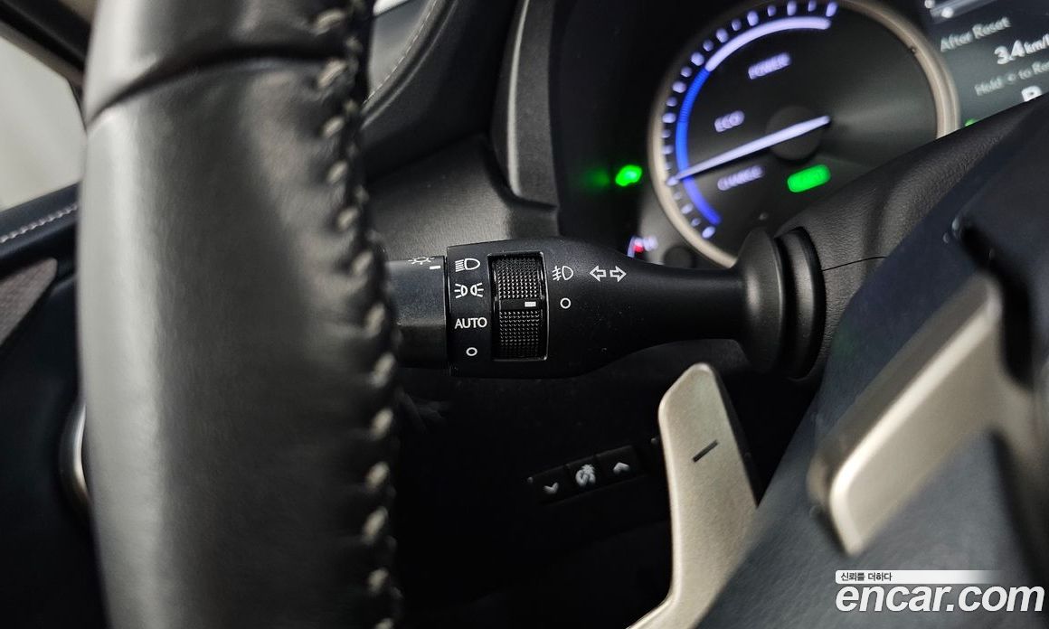 Lexus NX300h фото 31