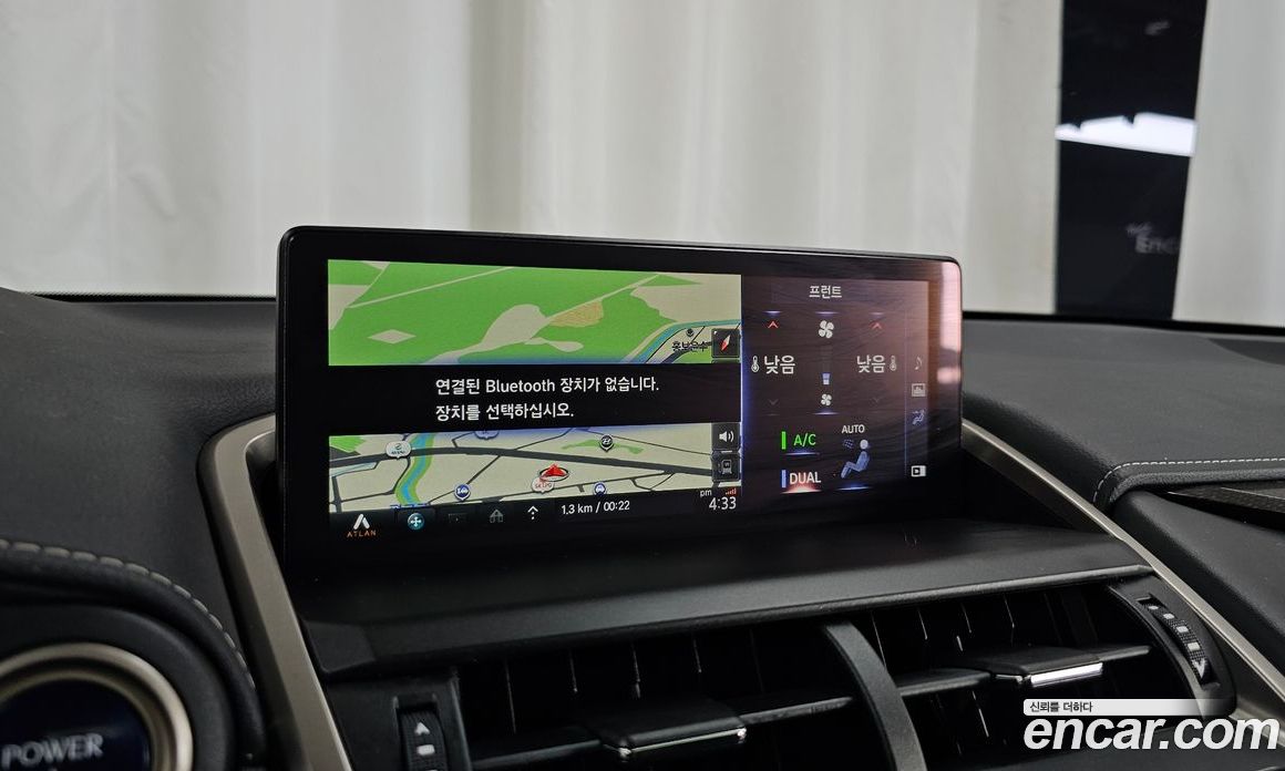 Lexus NX300h фото 32