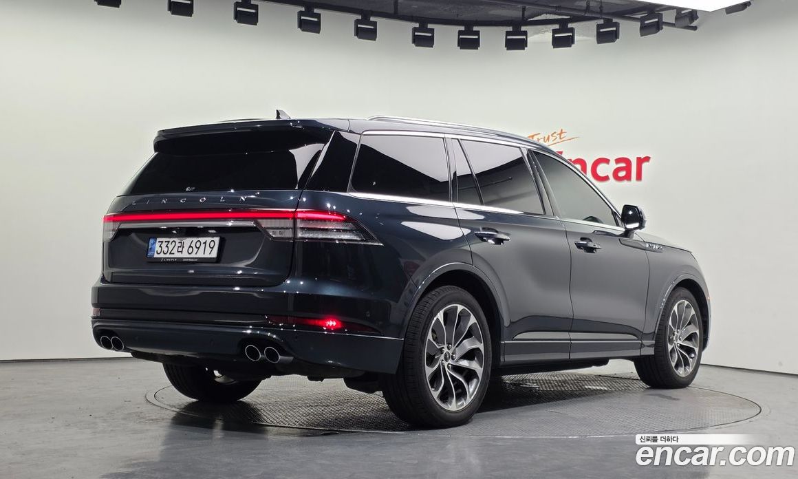 Lincoln Aviator 2nd Gen фото 2