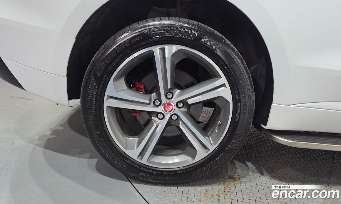 Jaguar F-PACE фото 5