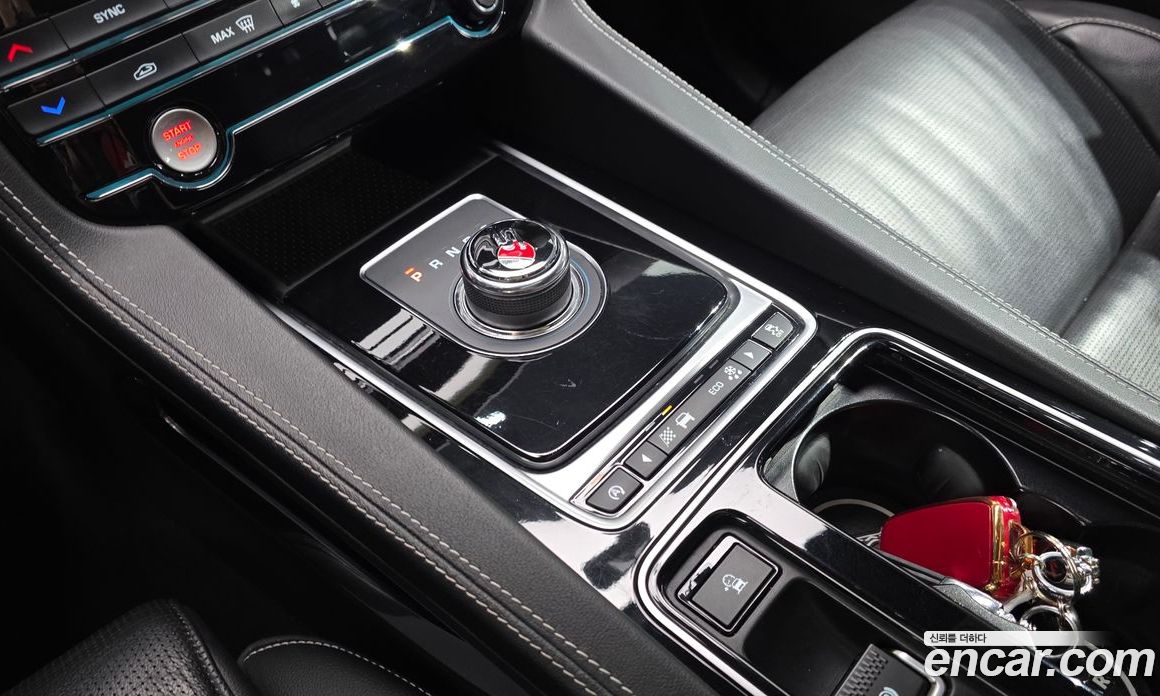 Jaguar F-PACE фото 9