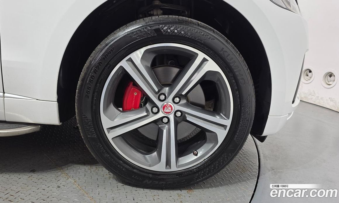 Jaguar F-PACE фото 21