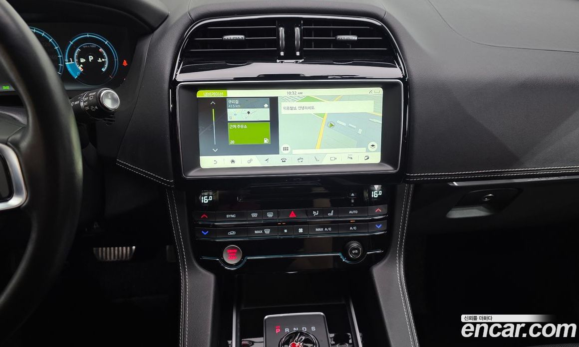 Jaguar F-PACE фото 32