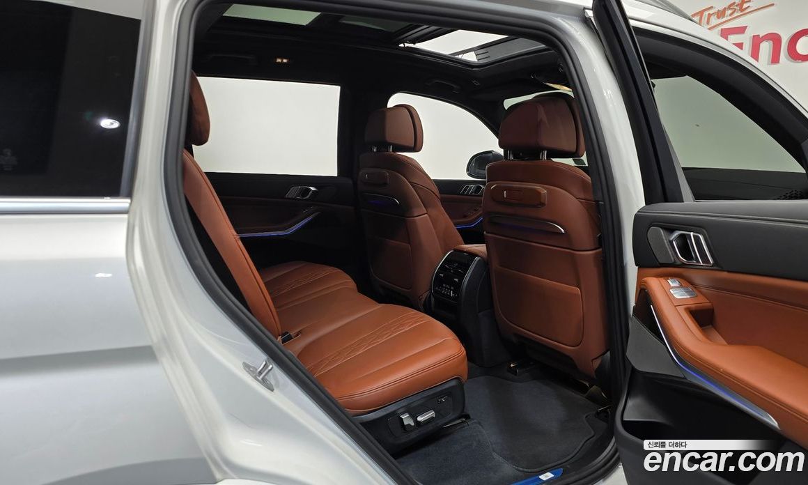 BMW X7 (G07) фото 11