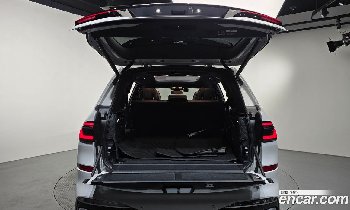 BMW X7 (G07) фото 17