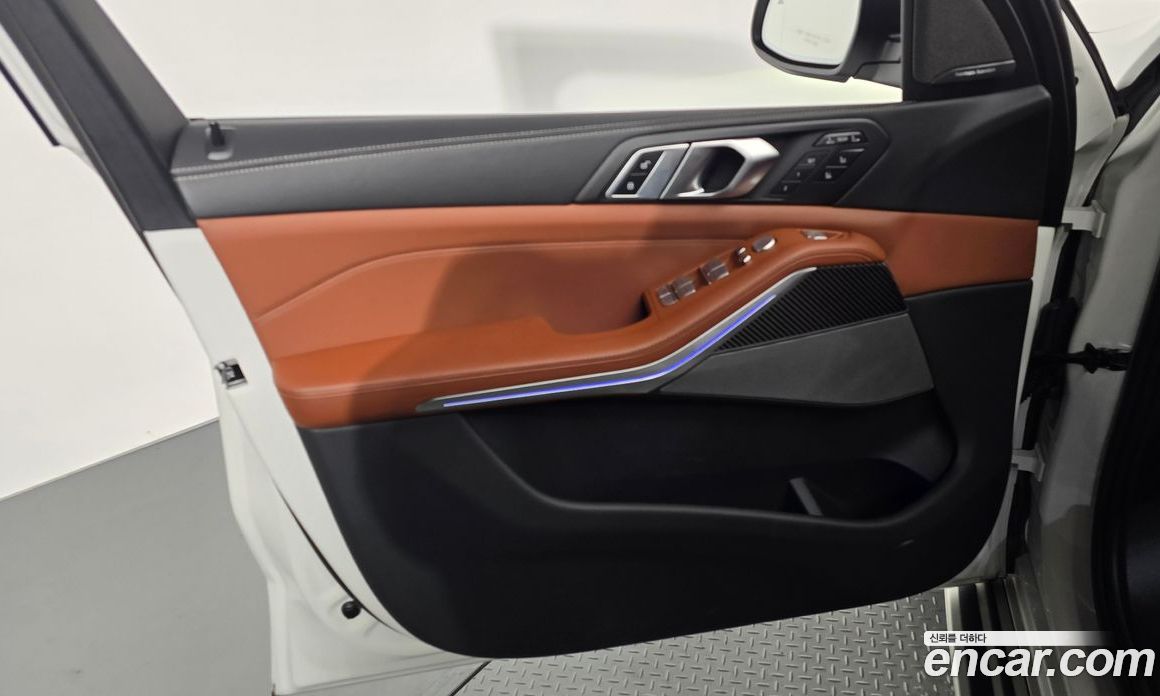 BMW X7 (G07) фото 24