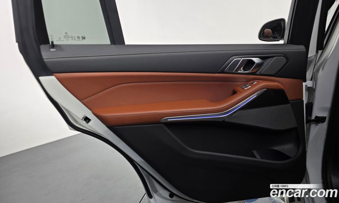 BMW X7 (G07) фото 25